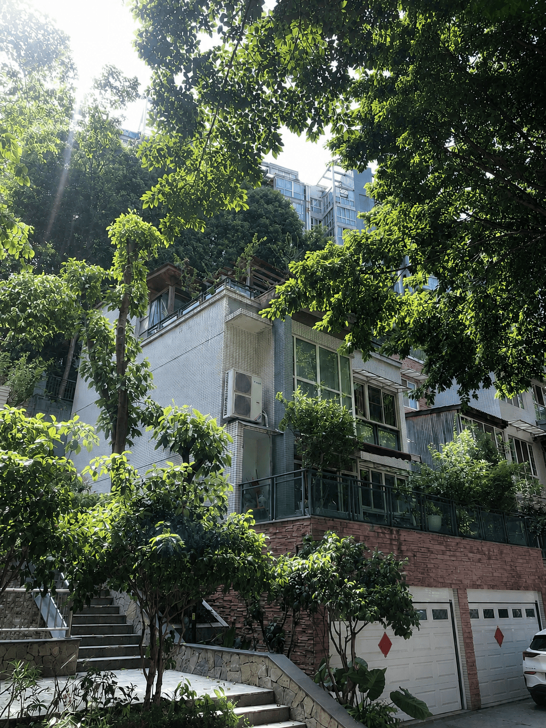 海北岛居岁月从容升级：小小岛老别墅加装蒂升悦行款电梯